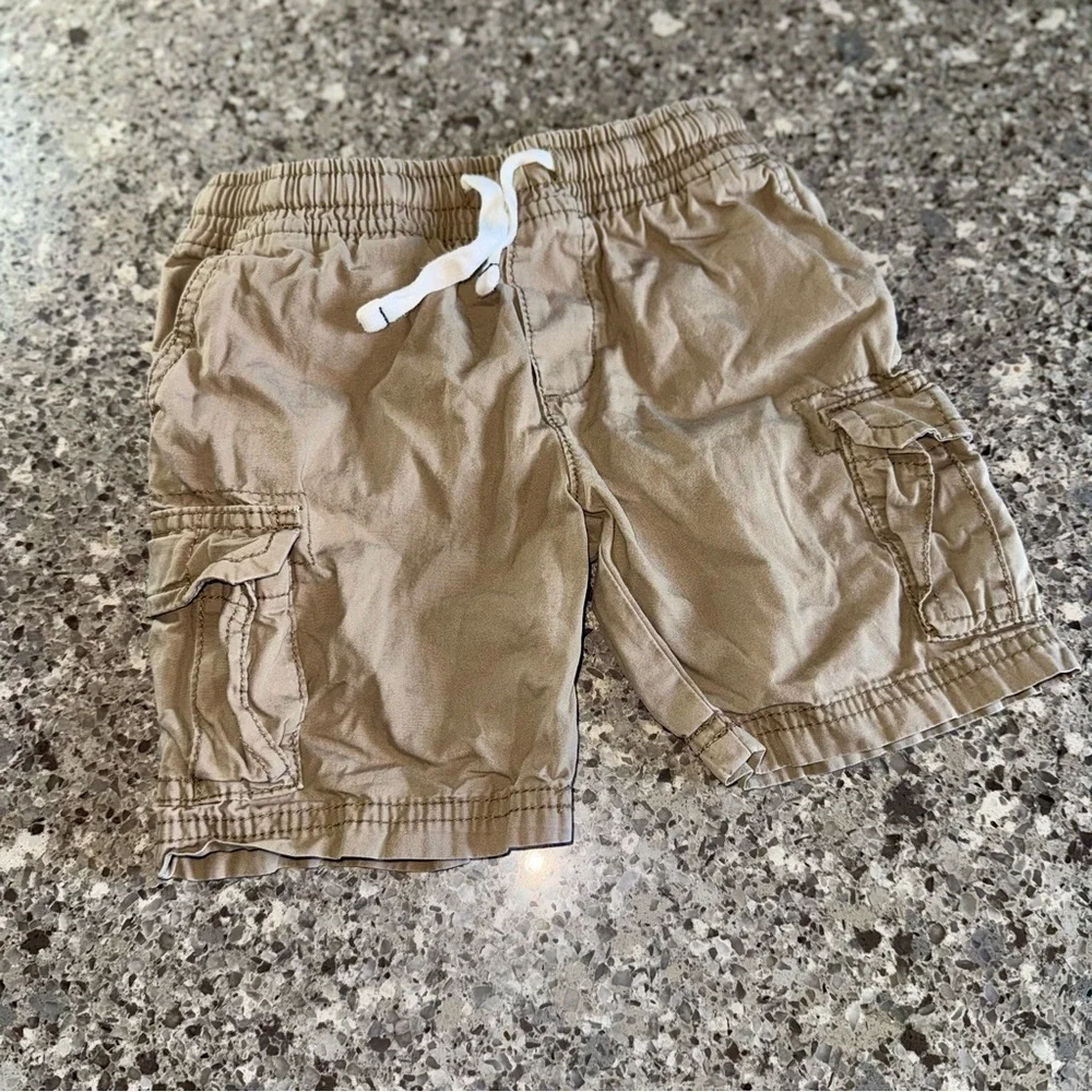 Carter’s l Boy’s Cargo Shorts l Size: 3T